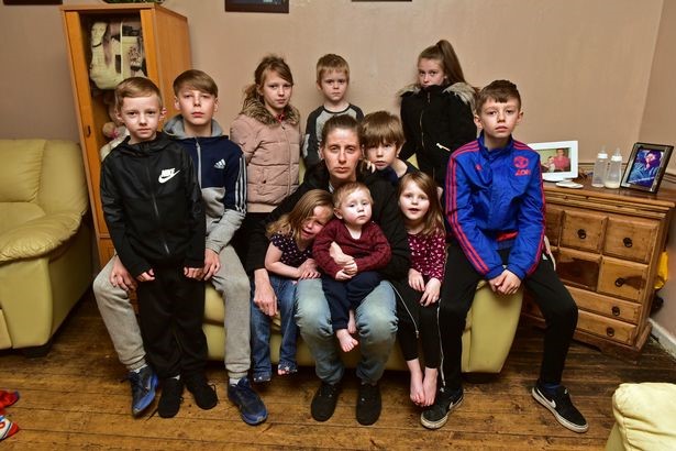 Mum with too many kids 02